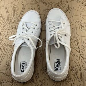 LEATHER KEDS. WHITE LIKE NEW